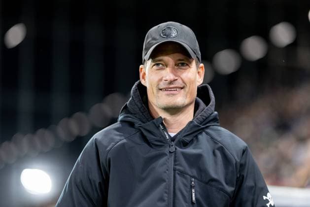 Hamburg, 28. Oktober 2025 - Fußball, DFB-Pokal 2025 26, FC St. Pauli - TSG 1899 Hoffenheim: Alexander Blessin (FC St. Pauli, Trainer) DFL REGULATIONS PROHIBIT ANY USE OF PHOTOGRAPHS AS IMAGE SEQUENCES AND OR QUASI-VIDEO.
