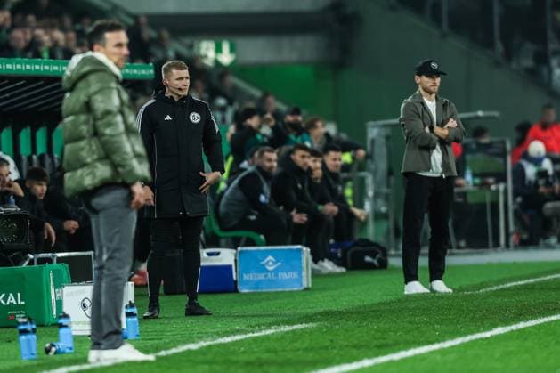 Fussball, DFB-Pokal Saison 2025 2026 2. Runde Borussia Mönchengladbach - Karlsruher SC 28.10.2025, BORUSSIA-PARK Timo Gansloweit (Vierter Offizieller) Mönchengladbach BORUSSIA-PARK Nordrhein-Westfalen Deutschland