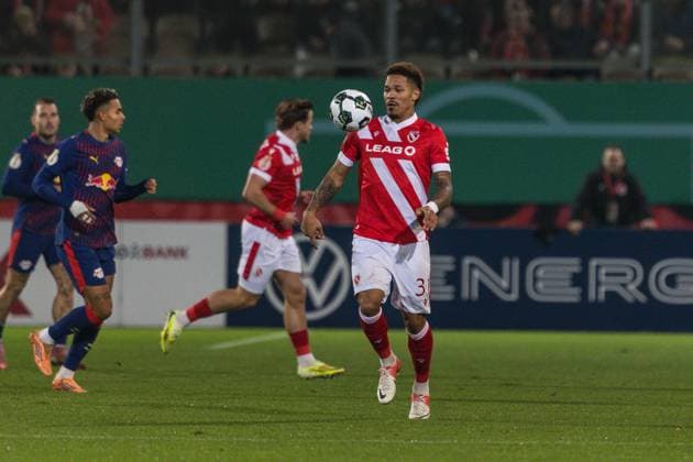 GER, DFB-Pokal, 2. Runde, FC Energie Cottbus - RB Leipzig 28.10.2025, LEAG Energie Stadion, Cottbus, GER, DFB-Pokal, 2. Runde, FC Energie Cottbus - RB Leipzig Justin Butler (FC Energie Cottbus 31) Â