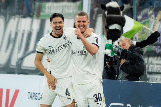 Borussia Mönchengladbach vs Karlsruher SC DFB-Pokal Nico Elvedi of Borussia Mönchengladbach celebrates after scoring his team™s goal during the DFB-Pokal second round match against Karlsruher SC at Borussia-Park in Mönchengladbach, Germany, on October 28, 2025. Copyright: xTaiseixIwamotox