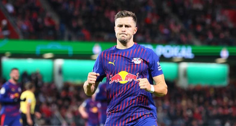 Cottbus - RB Leipzig DFB Pokal Cottbus, 28.10.2025, Stadion der Freundschaft, DFB Pokal, Runde 2 , FC Energie Cottbus vs. RB Leipzig , Im Bild: Tor für RB Leipzig. Christoph Baumgartner (14, RB Leipzig) trifft zum 0:3 und jubelt. ,