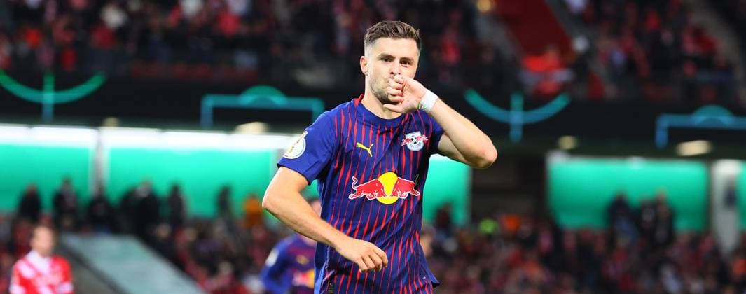 Cottbus - RB Leipzig DFB Pokal Cottbus, 28.10.2025, Stadion der Freundschaft, DFB Pokal, Runde 2 , FC Energie Cottbus vs. RB Leipzig , Im Bild: Tor für RB Leipzig. Christoph Baumgartner (14, RB Leipzig) trifft zum 0:3 und jubelt. ,