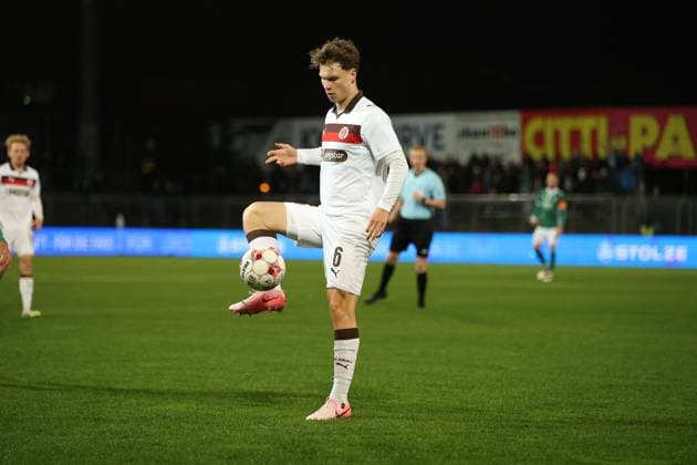Fußball I Herren I Saison 2025 2026 I Regionalliga Nord I 16. Spieltag I VfB Lübeck - FC St. Pauli II I 28.10.2025 Thieß Mahnel (6, FC St. Pauli II) Lübeck Stadion an der Lohmühle Schleswig-Holstein Deutschland Copyright: xLobeca VivianxPfaffx