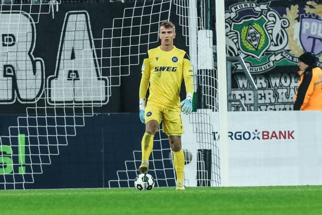 Fussball, DFB-Pokal Saison 2025 2026 2. Runde Borussia Mönchengladbach - Karlsruher SC 28.10.2025, BORUSSIA-PARK Hans Christian Bernat (Karlsruher SC, 1) Mönchengladbach BORUSSIA-PARK Nordrhein-Westfalen Deutschland