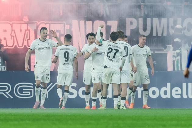 Fussball, DFB-Pokal Saison 2025 2026 2. Runde Borussia Mönchengladbach - Karlsruher SC 28.10.2025, BORUSSIA-PARK Torjubel Borussia Mönchengladbach nach dem Tor zum 2-0 durch Nico Elvedi (Borussia Mönchengladbach, 30) Mönchengladbach BORUSSIA-PARK Nordrhein-Westfalen Deutschland