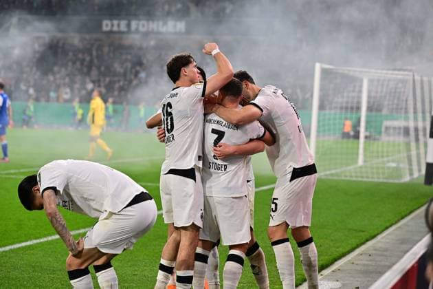 28.10.2025; Moenchengladbach; Fussball, Herren, Saison 2025 2026, DFB-Pokal, 2. Hauptrunde, Borussia Moenchengladbach vs. Karlsruher SC Torjubel Gladbach nach dem Tor zum 1-0 DFL regulations prohibit any use of photographs as image sequences and or quasi-video. Borussia-Park NRW Deutschland