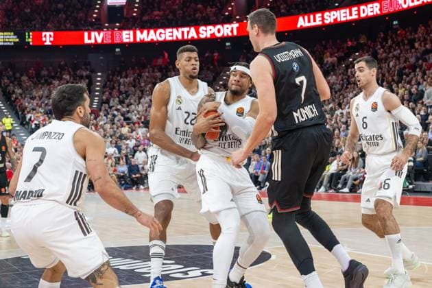 Chume Okeke 8 (Real Madrid), Johannes Voigtmann 7 (FC Bayern Basketball), FC Bayern Basketball vs. Real Madrid, EuroLeague 7. Spieltag, 28.10.2025 Muenchen Bayern Deutschland