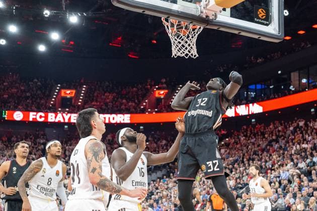 Isiaha Mike 22 (FC Bayern Basketball) wirft einen Korb, FC Bayern Basketball vs. Real Madrid, EuroLeague 7. Spieltag, 28.10.2025 Muenchen Bayern Deutschland