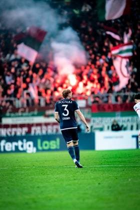 Fussball, Saison 2025 2026, DFB-Pokal, WWK-Arena Augsburg, 2. Runde, FC Augsburg - VfL Bochum, 28.10.2025 28.10.2025, Fussball, Saison 2025 2026, DFB-Pokal, WWK-Arena Augsburg, 2. Runde, FC Augsburg - VfL Bochum, Freisteller Einzelbild 3 Philipp Strompf (VfL Bochum) Foto: Lucca Fundel Augsburg WWK-Arena Bayern Deutschland