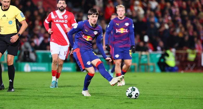 Cottbus - RB Leipzig DFB Pokal Cottbus, 28.10.2025, Stadion der Freundschaft, DFB Pokal, Runde 2 , FC Energie Cottbus vs. RB Leipzig , Im Bild: Andrija Maksimovic (33, RB Leipzig). ,