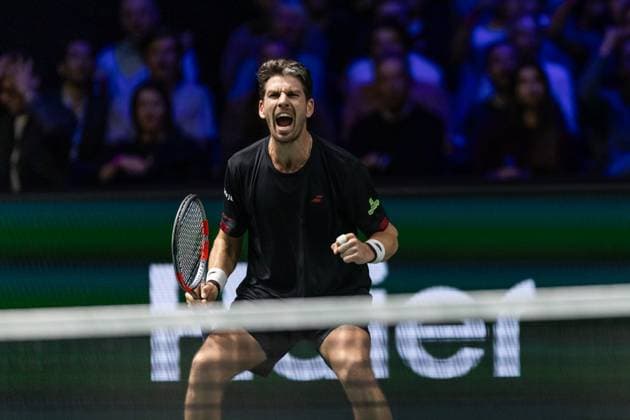 Rolex Paris Masters 2025 - Day Two Cameron Norrie (GBR) plays against Carlos Alcaraz (ESP) in the men s singles match on day two of the Paris ATP, Tennis Herren Masters 1000 tennis tournament at the Paris La Defense Arena in Nanterre, on the outskirts of Paris, on october 28, 2025. Paris France  Copyright: xIbrahimxEzzatx originalFilename:ezzat-notitle251028_npPkn.jpg