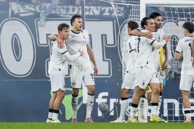 DFB Pokal: Borussia Moenchengladbach vs. Karlsruher SC, 28.10.2025 MOENCHENGLADBACH, GERMANY - OCTOBER 28: Haris Tabakovic (Borussia Moenchengladbach, 15) celebrates scoring the 3:1 goal during the DFB Pokal match between Borussia Moenchengladbach vs. Karlsruher SC at Borussia Park on matchday 2 of DFB Pokal on October 28, 2025 in Moenchengladbach, Germany. DFB REGULATIONS PROHIBIT ANY USE OF PHOTOGRAPHS AS IMAGE SEQUENCES AND OR QUASI-VIDEO. Copyright: xBEAUTIFULxSPORTS Wunderlx