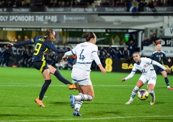 Scotland Women captain Caroline Weir scores to reduce Switzerland s lead to 3-4 in time added on after 90 minutes. Scotland Women v Switzerland Women, International Friendly, Länderspiel, Nationalmannschaft Football, KDM Group East End Park, Dunfermline, Scotland, UK - 28 Oct 2025Dunfermline KDM Group East End Park Scotland United Kingdom EDITORIAL USE ONLY No use with unauthorised audio, video, data, fixture lists, club league logos or live services. Online in-match use limited to 120 images, no video emulation. No use in betting, games or single club league player publications.  Copyright: xStuartxWallace Shutterstockx 15623644bo