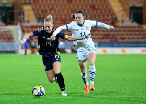 Scotland Women v Switzerland Women International Friendly, Länderspiel, Nationalmannschaft Rachel McLaughlan of Scotland Women (left) shields the ball from Smilla Vallotto of Switzerland Women during the International Friendly match at KDM Group East End Park, Dunfermline UK Newspapers OUT Copyright: xFredxPalmerx FIL-22413-0101