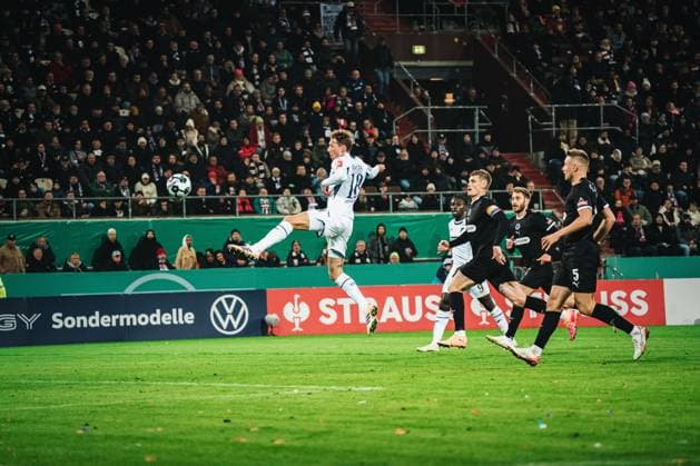 DFB-Pokal: St. Pauli vs. TSG Hoffenheim, 28.10.2025 HAMBURG, GERMANY - OCTOBER 28: Wouter Burger (TSG Hoffenheim, 18) with a big chance to score during the DFB-Pokal match between DFB-Pokal: St. Pauli vs. TSG Hoffenheim at Millerntor-Stadion on round 2 of the DFB-Pokal on October 28, 2025 in Hamburg, Germany. DFL REGULATIONS PROHIBIT ANY USE OF PHOTOGRAPHS AS IMAGE SEQUENCES AND OR QUASI-VIDEO. Copyright: xBEAUTIFULxSPORTS Tonhäuserx