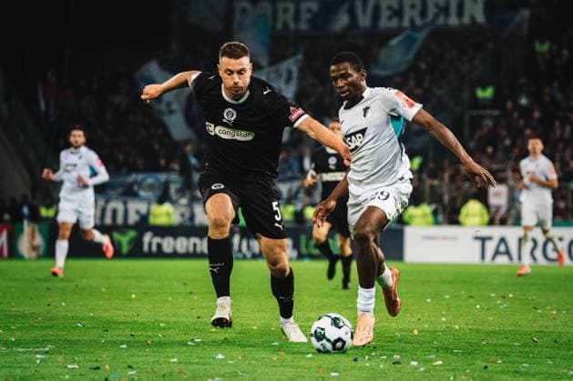 DFB-Pokal: St. Pauli vs. TSG Hoffenheim, 28.10.2025 HAMBURG, GERMANY - OCTOBER 28: Hauke Wahl (FC St. Pauli, 5) in duel with Bazoumana Toure (TSG Hoffenheim, 29) during the DFB-Pokal match between DFB-Pokal: St. Pauli vs. TSG Hoffenheim at Millerntor-Stadion on round 2 of the DFB-Pokal on October 28, 2025 in Hamburg, Germany. DFL REGULATIONS PROHIBIT ANY USE OF PHOTOGRAPHS AS IMAGE SEQUENCES AND OR QUASI-VIDEO. Copyright: xBEAUTIFULxSPORTS Tonhäuserx