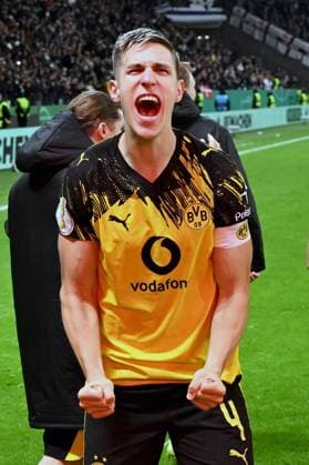 28.10.2025, xpsx, Fussball DFB Pokal 2.Runde, Eintracht Frankfurt - Borussia Dortmund v.l. Jubel, Freude über den Sieg Nico Schlotterbeck (Borussia Dortmund) (DFL DFB REGULATIONS PROHIBIT ANY USE OF PHOTOGRAPHS as IMAGE SEQUENCES and or QUASI-VIDEO) Frankfurt am Main