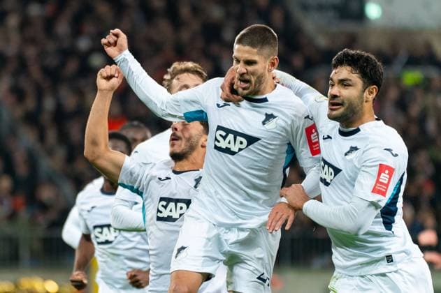 Tor zum 1:2 Andrej Kramaric (TSG 1899 Hoffenheim, 27), jubelt Jubel mit Ozan Kabak (TSG 1899 Hoffenheim, 05), GER, FC St. Pauli vs. TSG 1899 Hoffenheim, Fußball, DFB Pokal, 2. Runde, Saison 2025 2026, 28.10.2025 DFL REGULATIONS PROHIBIT ANY USE OF PHOTOGRAPHS AS IMAGE SEQUENCES AND OR QUASI-VIDEO GER, FC St. Pauli vs. TSG 1899 Hoffenheim, Fußball, DFB Pokal, 2. Runde, Saison 2025 2026, 28.10.2025 Hamburg Copyright: xEibner-Pressefoto MaxxVincenx EP_MVN