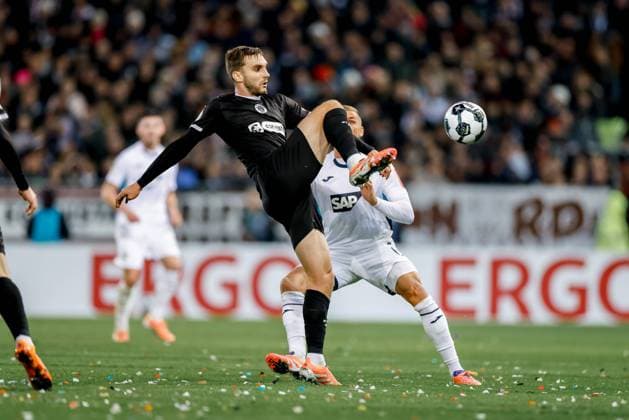 Hamburg, 28. Oktober 2025 - Fußball, DFB-Pokal 2025 26, FC St. Pauli - TSG 1899 Hoffenheim: James Sands (FC St. Pauli, 6), Grischa Prömel (TSG 1899 Hoffenheim, 6) DFL REGULATIONS PROHIBIT ANY USE OF PHOTOGRAPHS AS IMAGE SEQUENCES AND OR QUASI-VIDEO.
