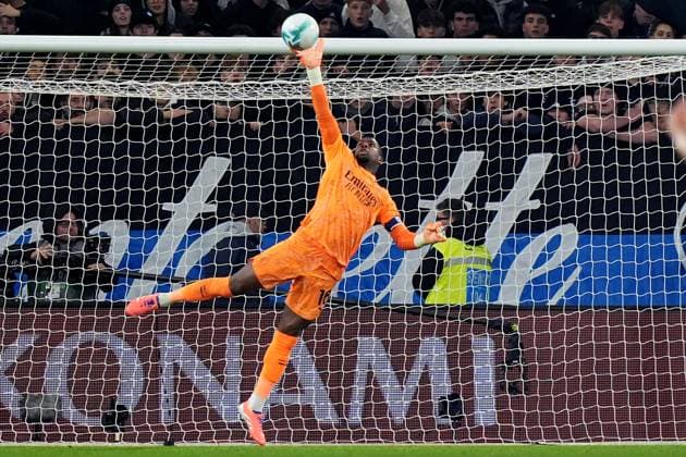 AC Milan s goalkeeper Mike Maignan during the Serie A soccer match between Atalanta and Ac Milan at the New Balance Stadium in Bergamo , north Italy - Tuesday , October 28 , 2025. - Soccer .  Copyright: xSpada LaPressex