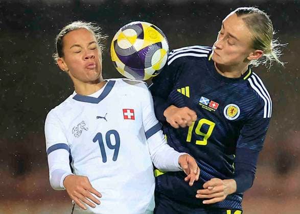 Scotland Women v Switzerland Women International Friendly, Länderspiel, Nationalmannschaft Iman Beney of Switzerland Women (left) competes for the ball with Lauren Davidson of Scotland Women (right) during the International Friendly match at KDM Group East End Park, Dunfermline UK Newspapers OUT Copyright: xFredxPalmerx FIL-22413-0112