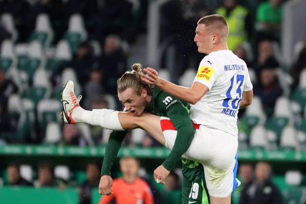 VfL vs. Kiel, 2. Runde DFB Pokal Wolfsburg, 28.10.2025, FUßBALL - VfL Wolfsburg vs. Holstein Kiel, 2. Runde DFB Pokal, Saison 2025 26. Patrick Wimmer (VfL Wolfsburg), Ivan Nekic (Holstein Kiel) Wolfsburg *** VfL vs Kiel, 2nd round DFB Pokal Wolfsburg, 28 10 2025, FOOTBALL VfL Wolfsburg vs Holstein Kiel, 2nd round DFB Pokal, season 2025 26 Patrick Wimmer VfL Wolfsburg , Ivan Nekic Holstein Kiel Wolfsburg