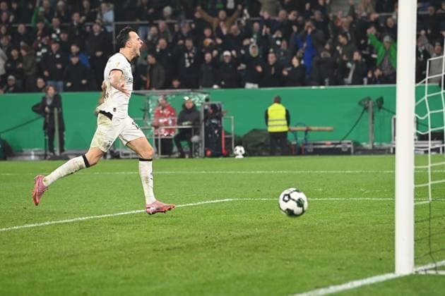Haris TABAKOVIC (MG) jubelt nach seinem Tor zum 3-1, Jubel, jubeln, Freude, cheers, Fussball, DFB Pokal, 2. Hauptrunde, Borussia Moenchengladbach (MG) - Karlsruher SC (KA) 3-1 am 28.10.2025 im Borussiapark Moenchengladbach Deutschland. DFL regulations prohibit any use of photographs as image sequences and or quasi-video Â