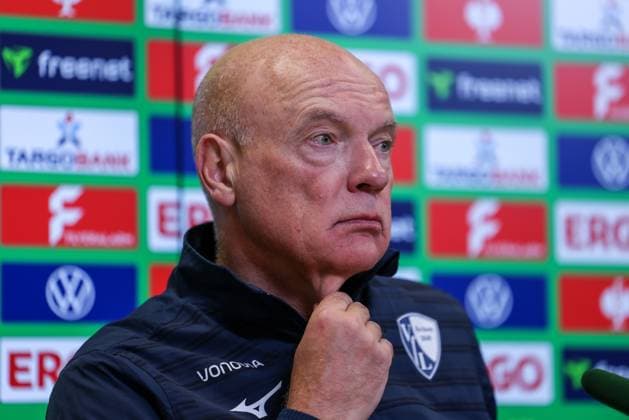 Chef-Trainer Uwe Roesler (VfL Bochum) auf der Pressekonferenz, FC Augsburg vs. VfL Bochum 1848, Fussball, Maenner, DFL, DFB-Pokal, Saison 2025 2026, WWK Arena, Zweite Runde, 28.10.2025 Augsburg Bayern Deutschland