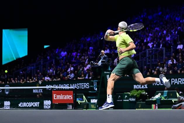 TENNIS : Rolex Paris Masters - Paris - 28 10 2025 Carlos Alcaraz ( Spain ) during the Rolex Paris Masters at Paris La Defense Arena on October 28, 2025 in Nanterre, France. (Photo by Federico Pestellini PSNewz ) ParisFrance  Copyright: xFedericoxPestellinix