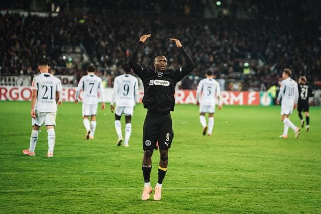 DFB-Pokal: St. Pauli vs. TSG Hoffenheim, 28.10.2025 HAMBURG, GERMANY - OCTOBER 28: goal, celebration during the DFB-Pokal match between DFB-Pokal: St. Pauli vs. TSG Hoffenheim at Millerntor-Stadion on round 2 of the DFB-Pokal on October 28, 2025 in Hamburg, Germany. DFL REGULATIONS PROHIBIT ANY USE OF PHOTOGRAPHS AS IMAGE SEQUENCES AND OR QUASI-VIDEO. Copyright: xBEAUTIFULxSPORTS Tonhäuserx