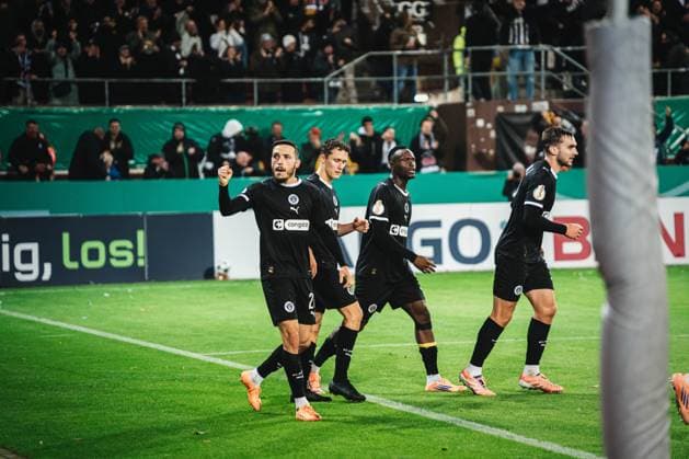DFB-Pokal: St. Pauli vs. TSG Hoffenheim, 28.10.2025 HAMBURG, GERMANY - OCTOBER 28: goal, celebration during the DFB-Pokal match between DFB-Pokal: St. Pauli vs. TSG Hoffenheim at Millerntor-Stadion on round 2 of the DFB-Pokal on October 28, 2025 in Hamburg, Germany. DFL REGULATIONS PROHIBIT ANY USE OF PHOTOGRAPHS AS IMAGE SEQUENCES AND OR QUASI-VIDEO. Copyright: xBEAUTIFULxSPORTS Tonhäuserx
