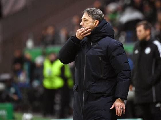 28.10.2025, xjrdrx, Fussball DFB Pokal 2.Runde, Eintracht Frankfurt - Borussia Dortmund v.l. Trainer Nico Kovac (Borussia Dortmund) gibt Anweisungen (DFL DFB REGULATIONS PROHIBIT ANY USE OF PHOTOGRAPHS as IMAGE SEQUENCES and or QUASI-VIDEO) Frankfurt am Main