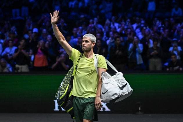 Carlos Alcaraz vs Cameron Norrie at Rolex Paris Masters 2025 in Paris FA Carlos Alcaraz leaves after his defeat during the Rolex Paris Masters 2025 tournament at the Paris La Defense Arena in Paris, on October 28, 2025. Photo by Firas Abdullah ABACAPRESS.COM Paris Ile-de-France France  Copyright: xAbdullahxFiras ABACAx