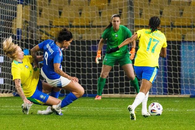 Ariadna Alves Borges of Brazil, Martina Piemonte of Italy in action during the friendly match between Italy women and Brazil women, Stadio Tardini on October 28, 2025 in Parma, Italy. Photo: Cinzia Camela.  Copyright: xCinziaxCamela IPAxSportx xipa-agency.netx xx IPA_67202651 IPA_Agency_IPA67202651