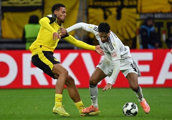 28.10.2025, xjrdrx, Fussball DFB Pokal 2.Runde, Eintracht Frankfurt - Borussia Dortmund v.l. Felix Nmecha (Borussia Dortmund), Fares Chaibi (Eintracht Frankfurt) (DFL DFB REGULATIONS PROHIBIT ANY USE OF PHOTOGRAPHS as IMAGE SEQUENCES and or QUASI-VIDEO) Frankfurt am Main