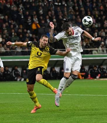 28.10.2025, xjrdrx, Fussball DFB Pokal 2.Runde, Eintracht Frankfurt - Borussia Dortmund v.l. Waldemar Anton (Borussia Dortmund), Robin Koch (Eintracht Frankfurt) (DFL DFB REGULATIONS PROHIBIT ANY USE OF PHOTOGRAPHS as IMAGE SEQUENCES and or QUASI-VIDEO) Frankfurt am Main