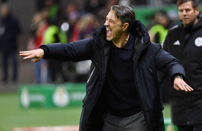 28.10.2025, xjrdrx, Fussball DFB Pokal 2.Runde, Eintracht Frankfurt - Borussia Dortmund v.l. Trainer Nico Kovac (Borussia Dortmund) gibt Anweisungen (DFL DFB REGULATIONS PROHIBIT ANY USE OF PHOTOGRAPHS as IMAGE SEQUENCES and or QUASI-VIDEO) Frankfurt am Main