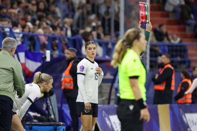 Caen, Frankreich 28. Oktober 2025: UEFA Nations League Women - 2025 2026 - Frankreich vs. Deutschland Im Bild: Selina Cerci (Deutschland), mittig im Bild, wird eiungewechselt Stade Michel-dÂ Ornano Copyright: xFotostandx xFantinix