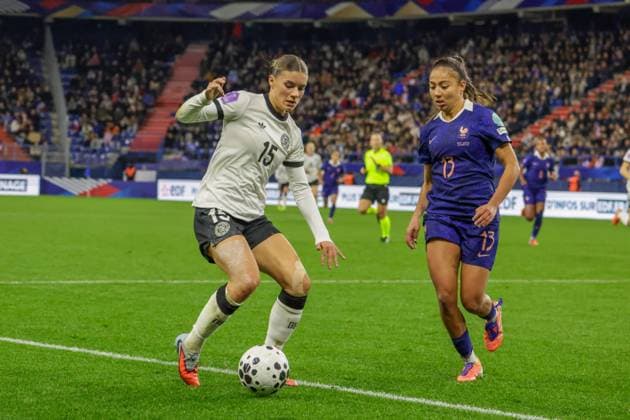 Caen, Frankreich 28. Oktober 2025: UEFA Nations League Women - 2025 2026 - Frankreich vs. Deutschland Im Bild: v.li. Selina Cerci (Deutschland) und Selma Bacha (Frankreich) Stade Michel-dÂ Ornano Copyright: xFotostandx xFantinix