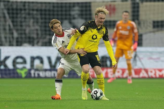 28.10.2025, Fussball DFB-Pokal 2. Runde, Eintracht Frankfurt - Borussia Dortmund, v.l., Ritsu Doan (Eintracht Frankfurt), Julian Brandt (Borussia Dortmund) DFL DFB REGULATIONS PROHIBIT ANY USE OF PHOTOGRAPHS AS IMAGE SEQUENCES AND OR QUASI-VIDEO. xdcx Copyright: HMBxMedia Claus