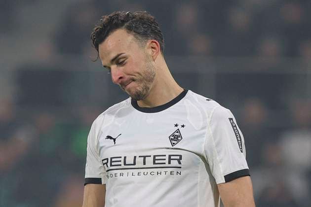 Mönchengladbach, Deutschland, 28.10.25: Haris Tabakovic (Borussia Mönchengladbach) ist enttäuscht waehrend des Spiels der DFB-Pokal 2. Runde zwischen Borussia Mönchengladbach vs Karlsruher SC im Stadion im Borussia Park Mönchengladbach Stadion im Borussia Park North Rhine-Westphalia Germany Copyright: xBrauer-Fotoagenturx xAdrianxSchlx