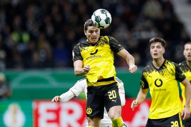v.l. Marcel Sabitzer (Borussia Dortmund, 20), 28.10.2025, Fussball, DFB-Pokal, Eintracht Frankfurt - Borussia Dortmund, GER, Frankfurt am Main, Deutsche Bank Park, DFB REGULATIONS PROHIBIT ANY USE OF PHOTOGRAPHS AS IMAGE SEQUENCES AND OR QUASI-VIDEO. Copyright: HMBxMedia xHeikoxBecker
