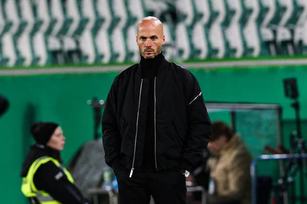 Trainer Paul Simonis (VfL Wolfsburg) - 2. Runde DFB Pokal Saison 2025-2026 VfL Wolfsburg vs. Holstein Kiel in der Volkswagen Arena in Wolfsburg - Fussball,Deutschland,Mann,Männer,28.10.2025