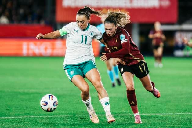 UEFA Women s Nations League: Belgium vs. Ireland, 28.10.2025 LEUVEN, BELGIUM - OCTOBER 28: Katie McCabe (Ireland, 11) challenges Jill Janssens (Belgium, 17) for the ball during the UEFA Women’s Nations League Relegation Play-Off match between Belgium and Ireland at Den Dreef Stadium onOctober 28, 2025 in Leuven, Belgium Copyright: xBEAUTIFULxSPORTS Freisenx