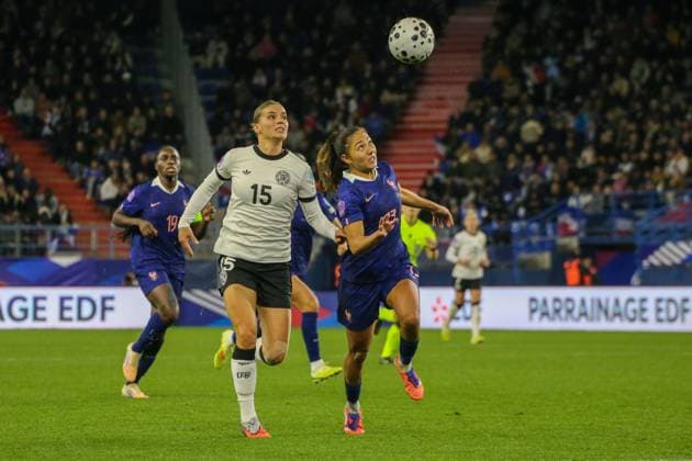 28.10.2025, xgrfx, Fussball UEFA Women s Nations League Halbfinale , Frankreich - Deutschland v.l. Selina Cerci (Deutsche Frauennationalmannschaft), Selma Bacha (Frankreich) (DFL DFB REGULATIONS PROHIBIT ANY USE OF PHOTOGRAPHS as IMAGE SEQUENCES and or QUASI-VIDEO) Caen