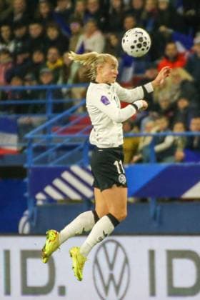 28.10.2025, xgrfx, Fussball UEFA Women s Nations League Halbfinale , Frankreich - Deutschland v.l. Lea Schüller (Deutsche Frauennationalmannschaft) (DFL DFB REGULATIONS PROHIBIT ANY USE OF PHOTOGRAPHS as IMAGE SEQUENCES and or QUASI-VIDEO) Caen