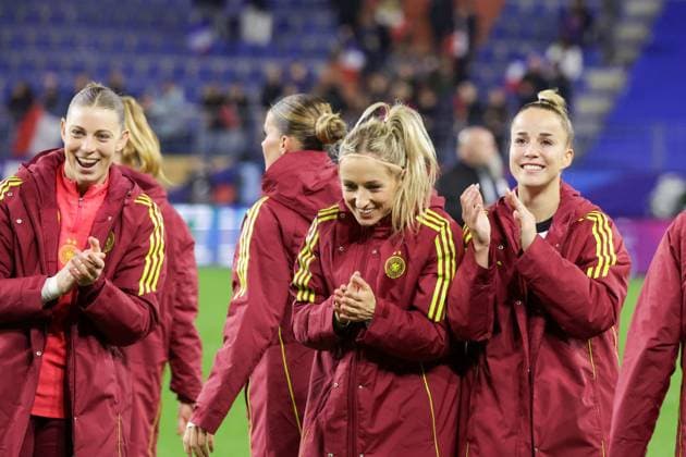 Caen, Frankreich 28. Oktober 2025: UEFA Nations League Women - 2025 2026 - Frankreich vs. Deutschland Im Bild: v.li. Torhüterin Rafaela Borggräfe Borggraefe (Deutschland), Kathrin Hendrich (Deutschland) und Giulia Gwinn (Deutschland) beim Abschlussjubel nach dem Sieg gegen Frankreich und damit im Finale der UEFA Women™s Nations League Stade Michel-dÂ Ornano Copyright: xFotostandx xFantinix