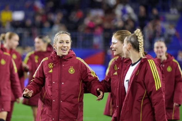 Caen, Frankreich 28. Oktober 2025: UEFA Nations League Women - 2025 2026 - Frankreich vs. Deutschland Im Bild: v.li. Kathrin Hendrich (Deutschland), Sjoeke Nüsken Nuesken (Deutschland) und Giulia Gwinn (Deutschland) beim Abschlussjubel nach dem Sieg gegen Frankreich und damit im Finale der UEFA Women™s Nations League Stade Michel-dÂ Ornano Copyright: xFotostandx xFantinix