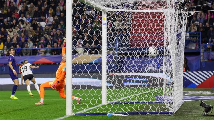 Caen, Frankreich 28. Oktober 2025: UEFA Nations League Women - 2025 2026 - Frankreich vs. Deutschland Im Bild: v.li. die Zweite Torschützin Klara Bühl Buehl (Deutschland) macht das Tor zum 2:1 für Deutschland und jubelt Stade Michel-dÂ Ornano Copyright: xFotostandx xFantinix