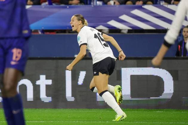 Caen, Frankreich 28. Oktober 2025: UEFA Nations League Women - 2025 2026 - Frankreich vs. Deutschland Im Bild: Torschützin Klara Bühl Buehl (Deutschland) macht das Tor zum 2:1 für Deutschland und jubelt Stade Michel-dÂ Ornano Copyright: xFotostandx xFantinix